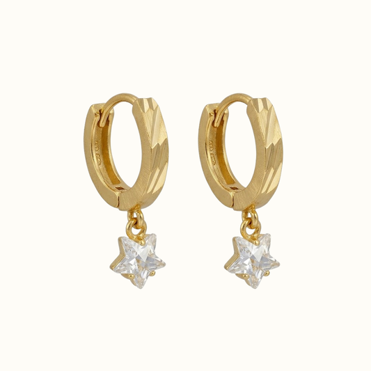 Aretes Huggies Faceteado con Estrella de Zirconia