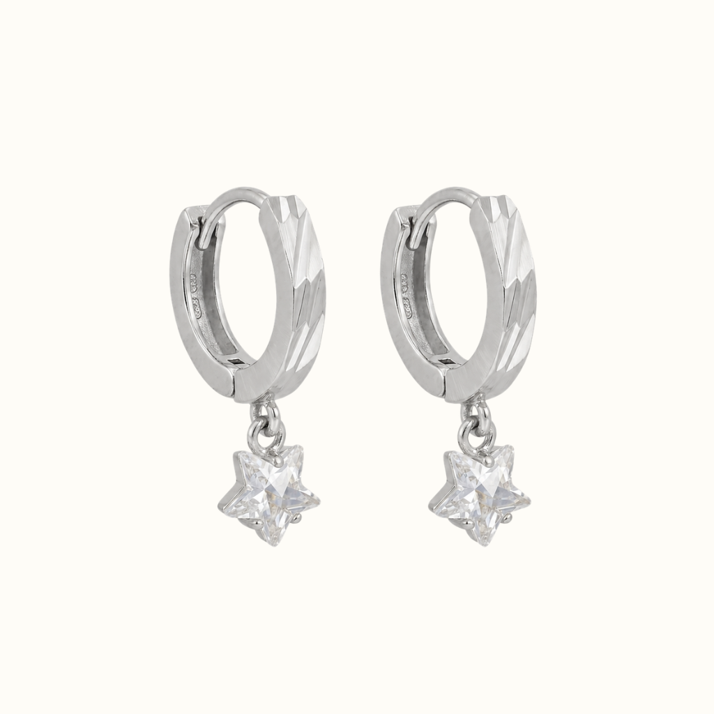 Aretes Huggies Faceteado con Estrella de Zirconia