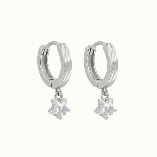 Aretes Huggies Faceteado con Estrella de Zirconia